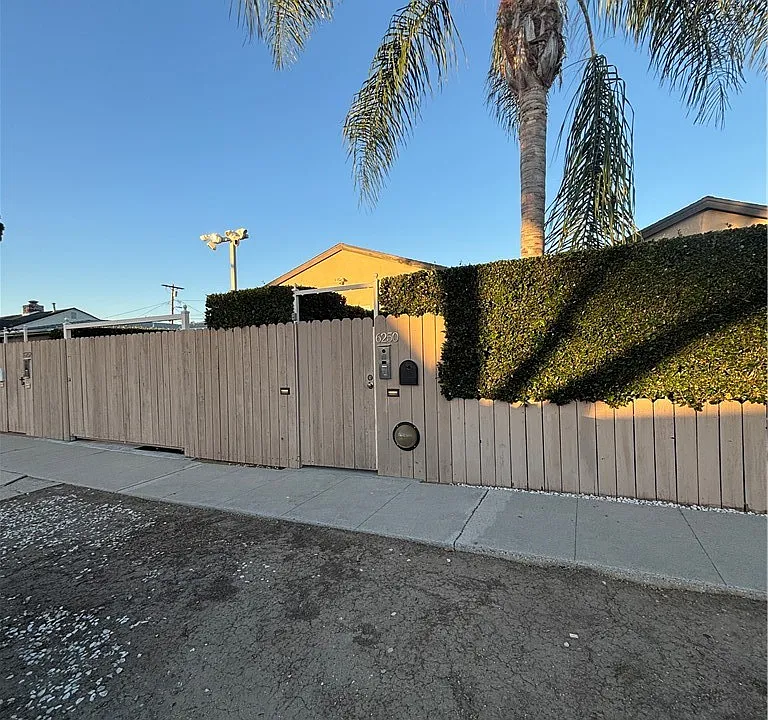 6250 Aura Ave
