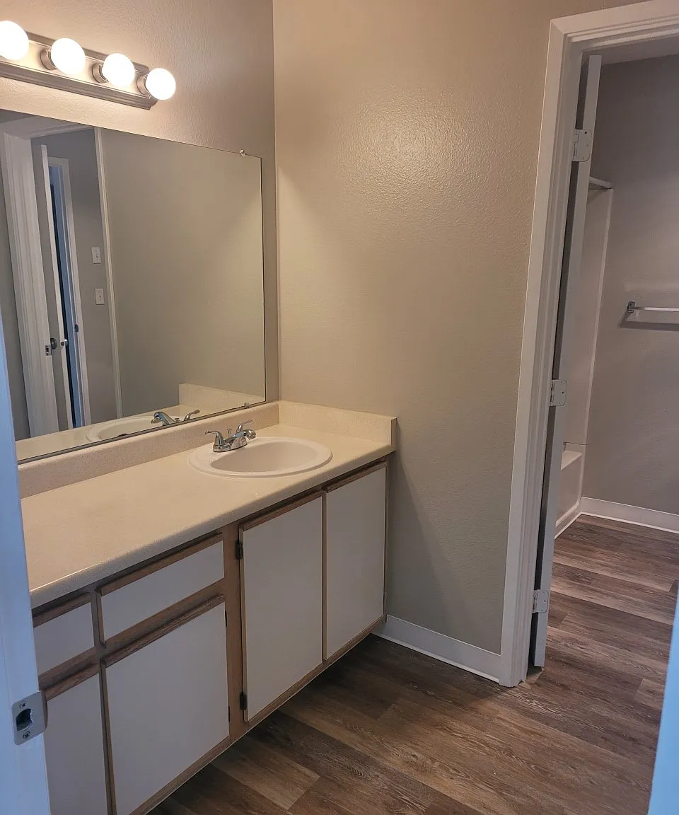 Hidden Creek Apartments — Photo 3