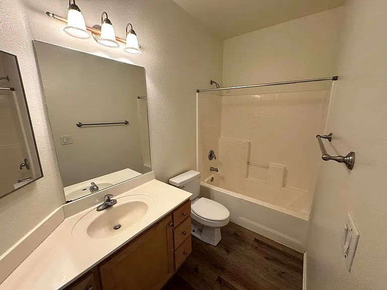 1073 N Ventura Ave #&-32 — Photo 12