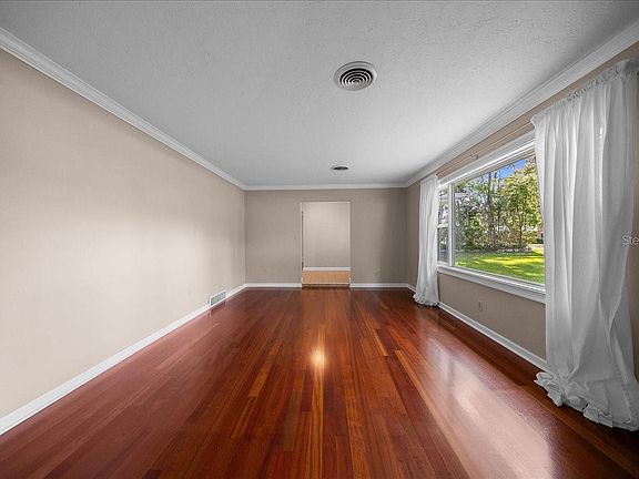 4th image of 2009 SE 15th Ln