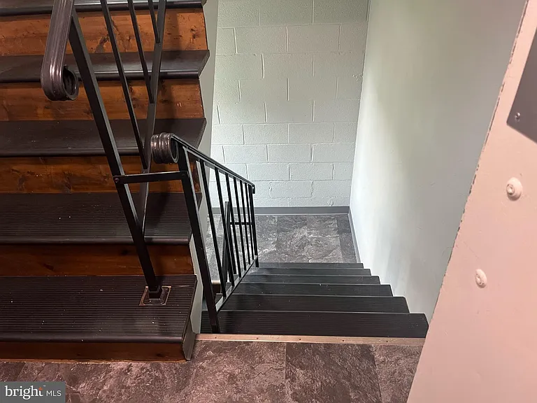 526 Broad St — Photo 15