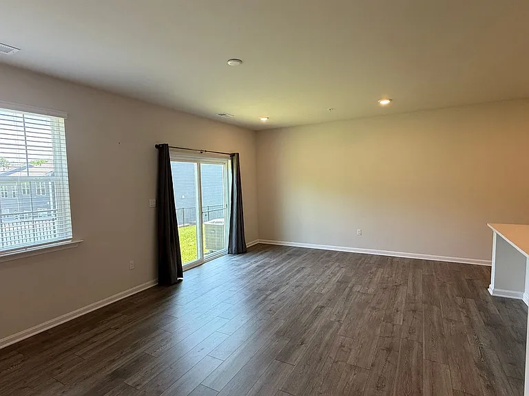 152 Hannock St — Photo 4