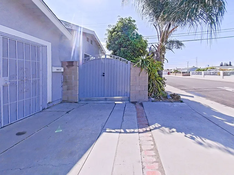10572 Chamberlain Ave — Photo 24
