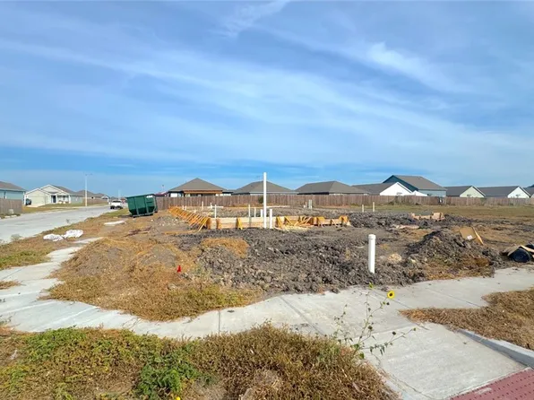 2782 Lady Andrea Dr, Corpus Christi, TX 78415
