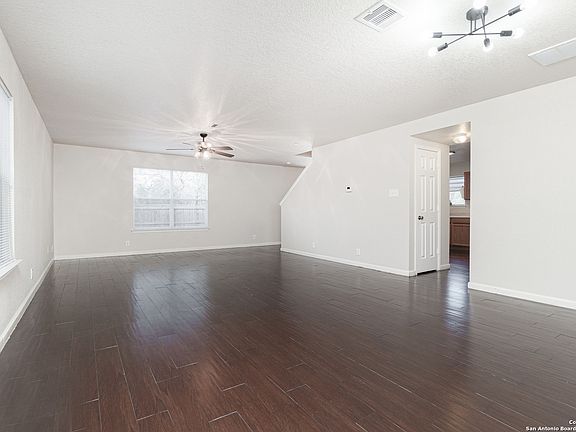 4th image of 2902 BANDBURY OAK