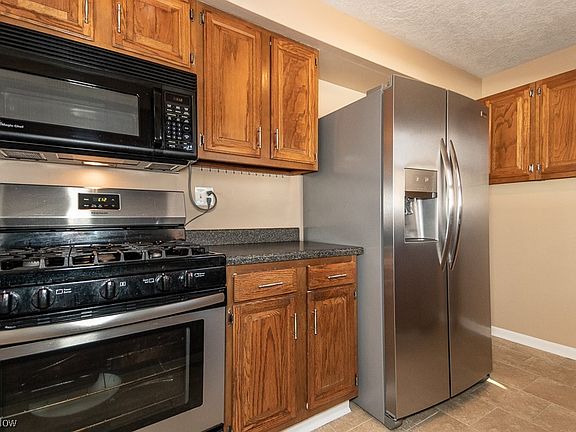 2nd image of 2381 Richmond Rd
