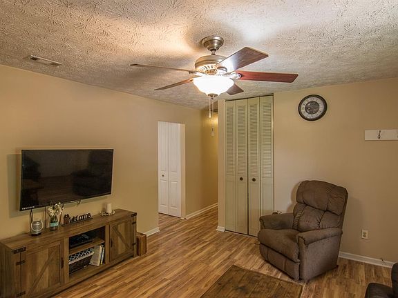 4th image of 3671 Niagara Dr