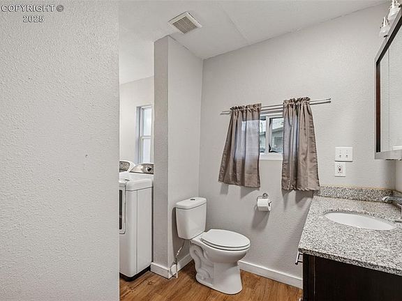 5th image of 709 Rudd Ave
