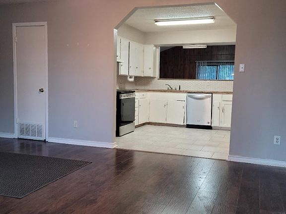 2nd image of 458 Richland St