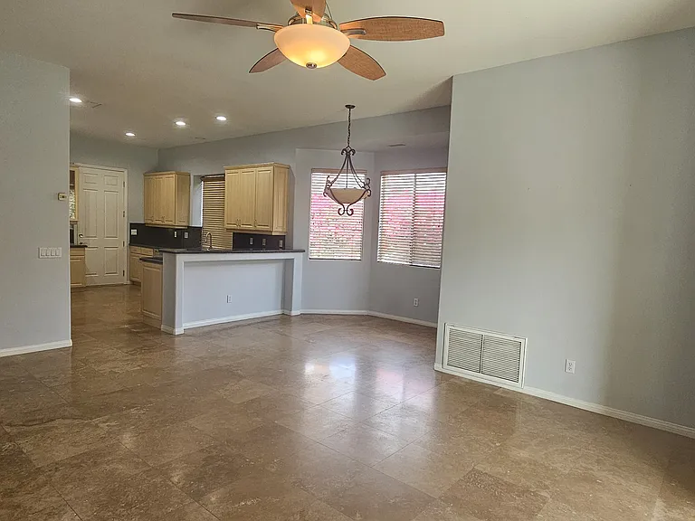 10 Champagne Cir — Photo 7