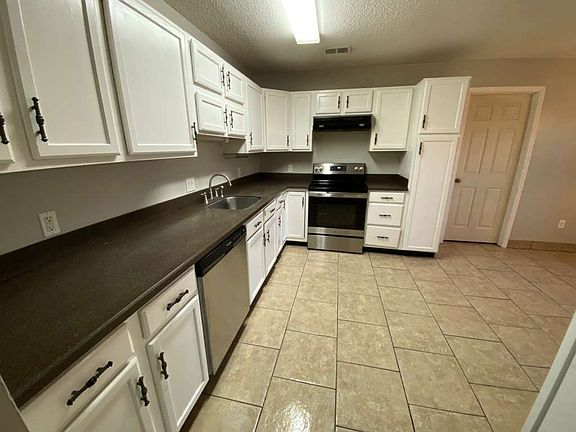 3rd image of 722 Cindy Ln