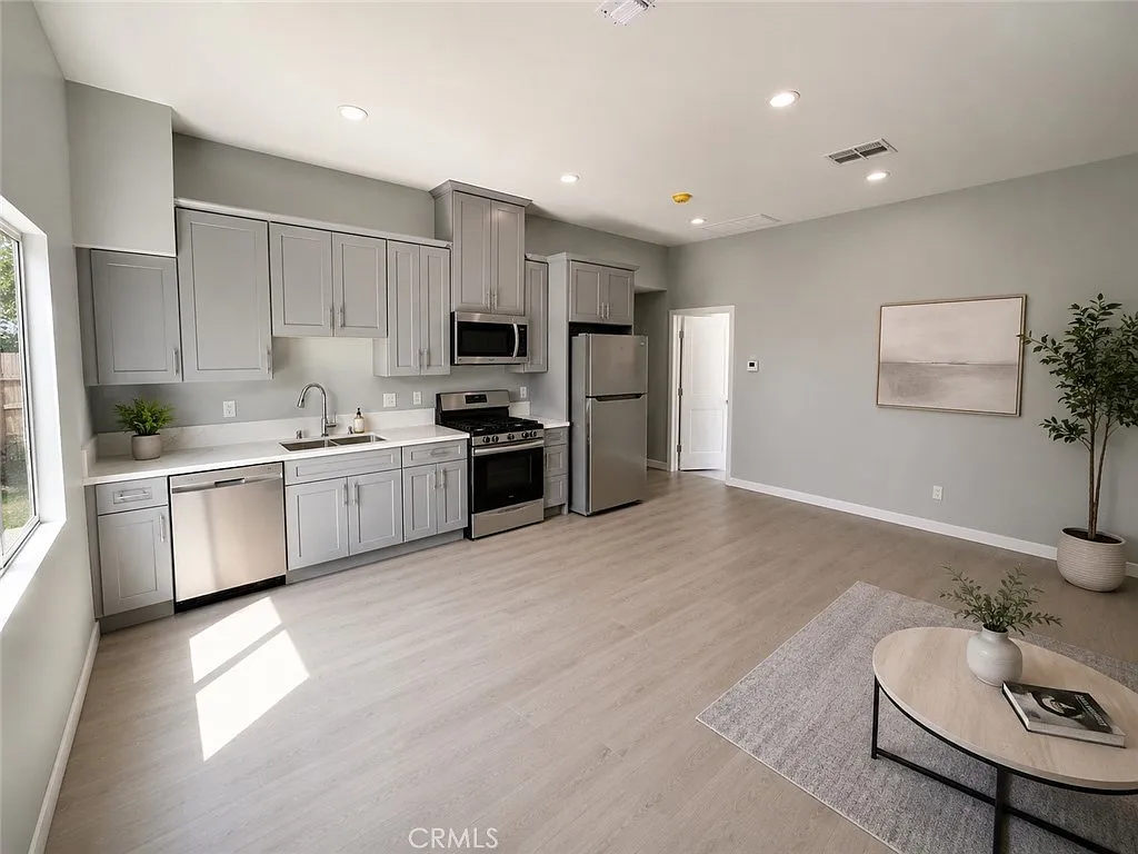 3 bed, 1200 sqft, $3,500 — Photo 1