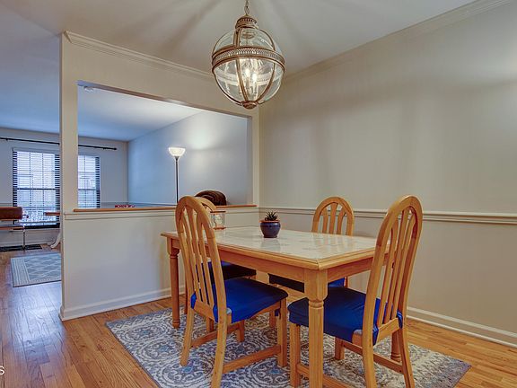 5th image of 301 Spring Street #19