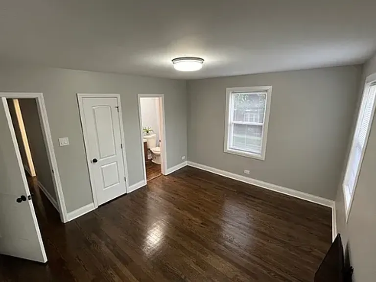 10558 S Calumet Ave #11 — Photo 9