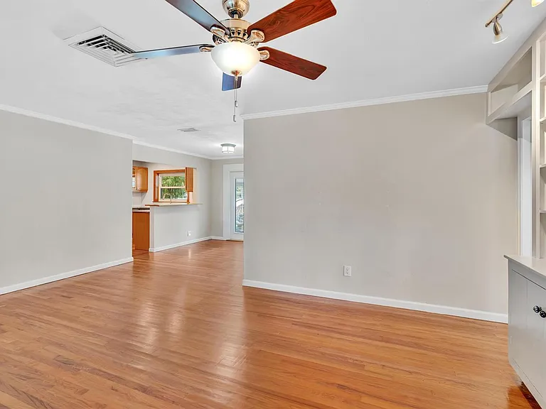 1527 Mayo St — Photo 15