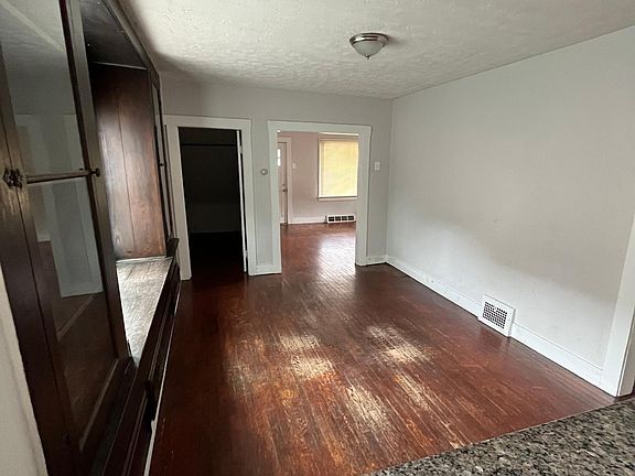 4th image of 3229 W 32nd St Unit 2