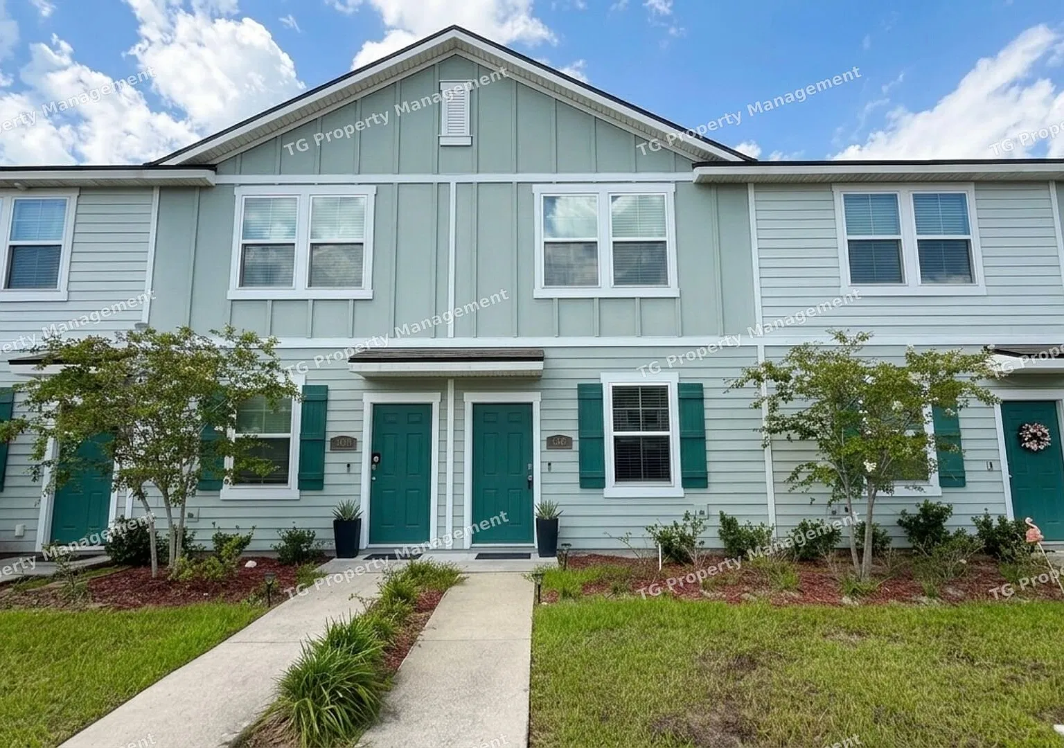 Arlington Townhome Available Now | 2BR/2.5BA with In-Unit Laundry | Split Rent - 2 Payments | Red... — Photo 1