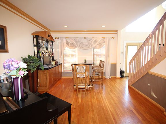 3rd image of 92 Windy Knoll Dr