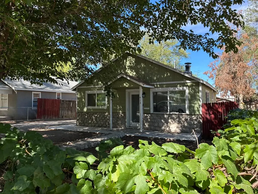 3 bed, $2,000 — Photo 2