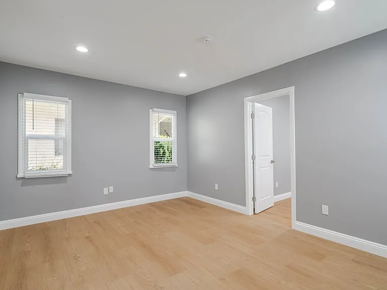 1051 Western Ave #A — Photo 4