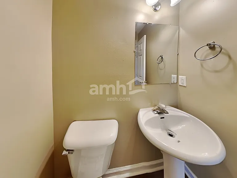 2315 Hayward Ln — Photo 7