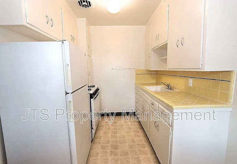 4439 V St #5 — Photo 33