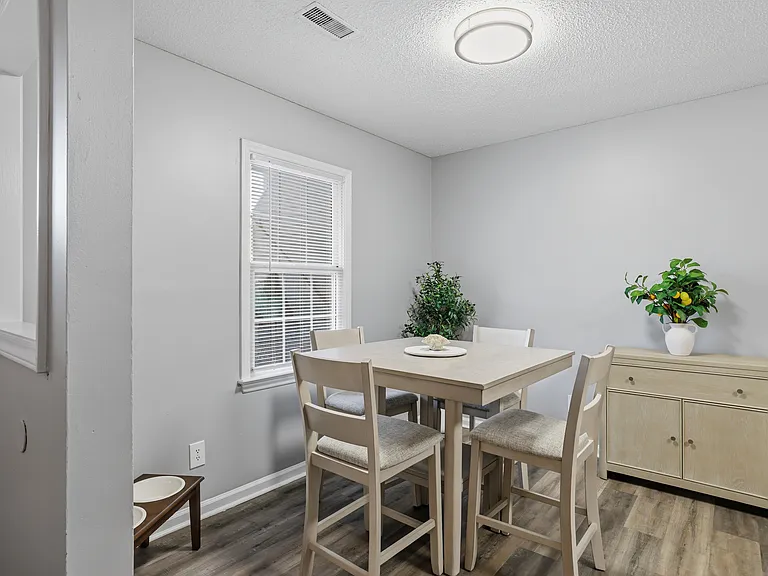Westpointe Apartments — Photo 12