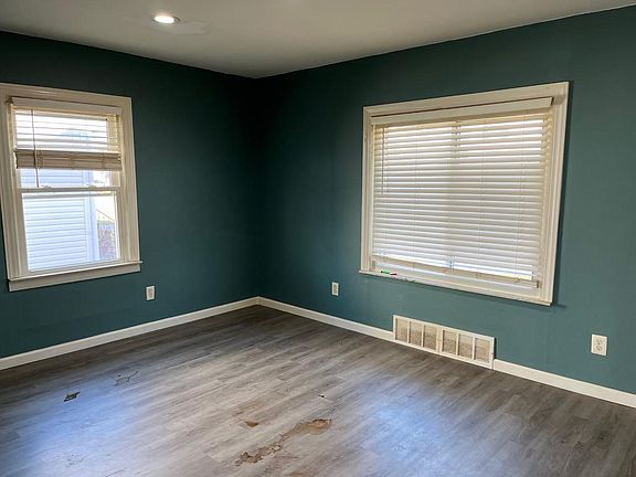 3rd image of 23338 Deziel St