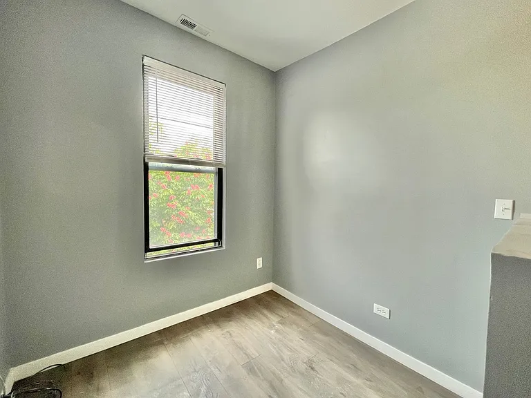 1833 W 21st St — Photo 7