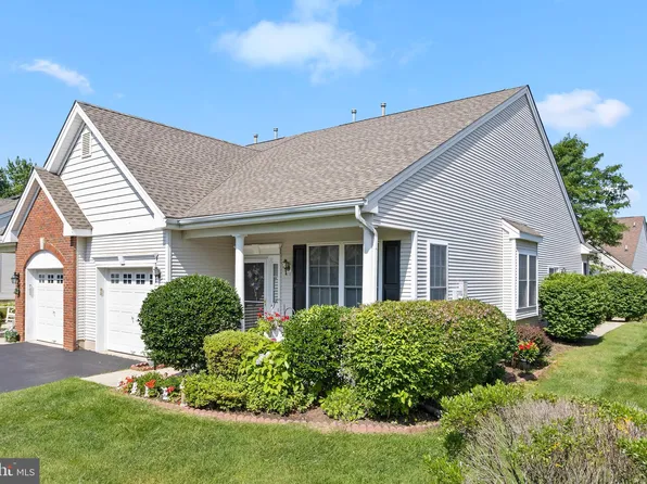 161 Meadowlark Dr, Hamilton, NJ 08690