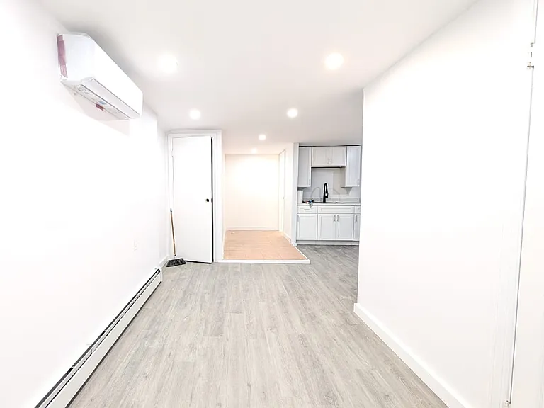 308 E 45th St #1 — Photo 4