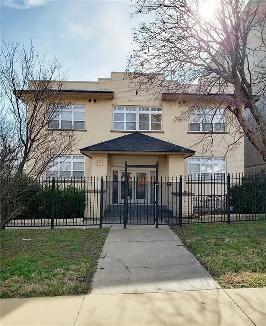 910 NW 13th St. — Photo 1