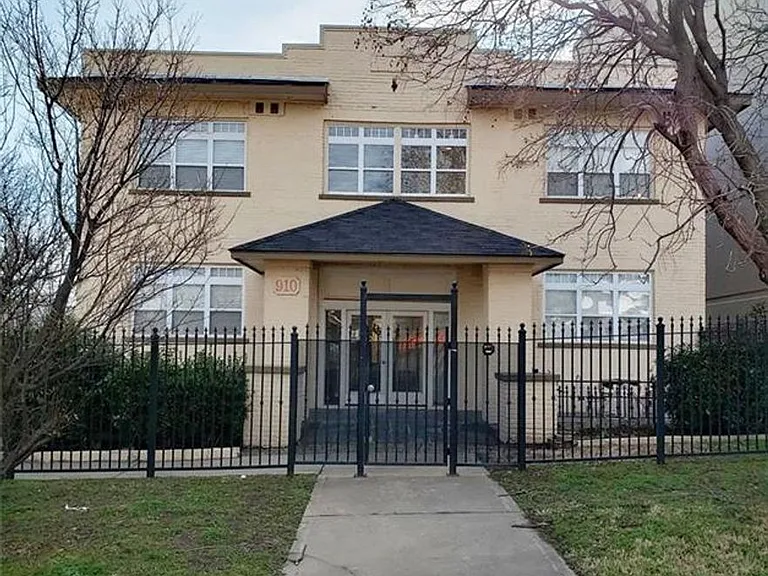 910 NW 13th St. — Photo 1