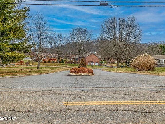 3rd image of 3641 Meadowland Dr