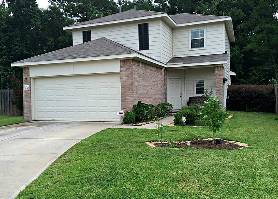 Well maintained front yard and entry.