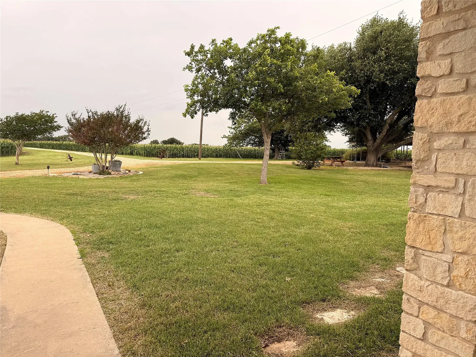 3 bed, 3.0 bath, 2107 sqft, $2,500 — Photo 4