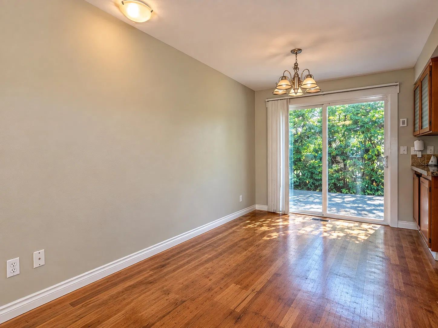 4 bed, 2188 sqft, $2,950 — Photo 3