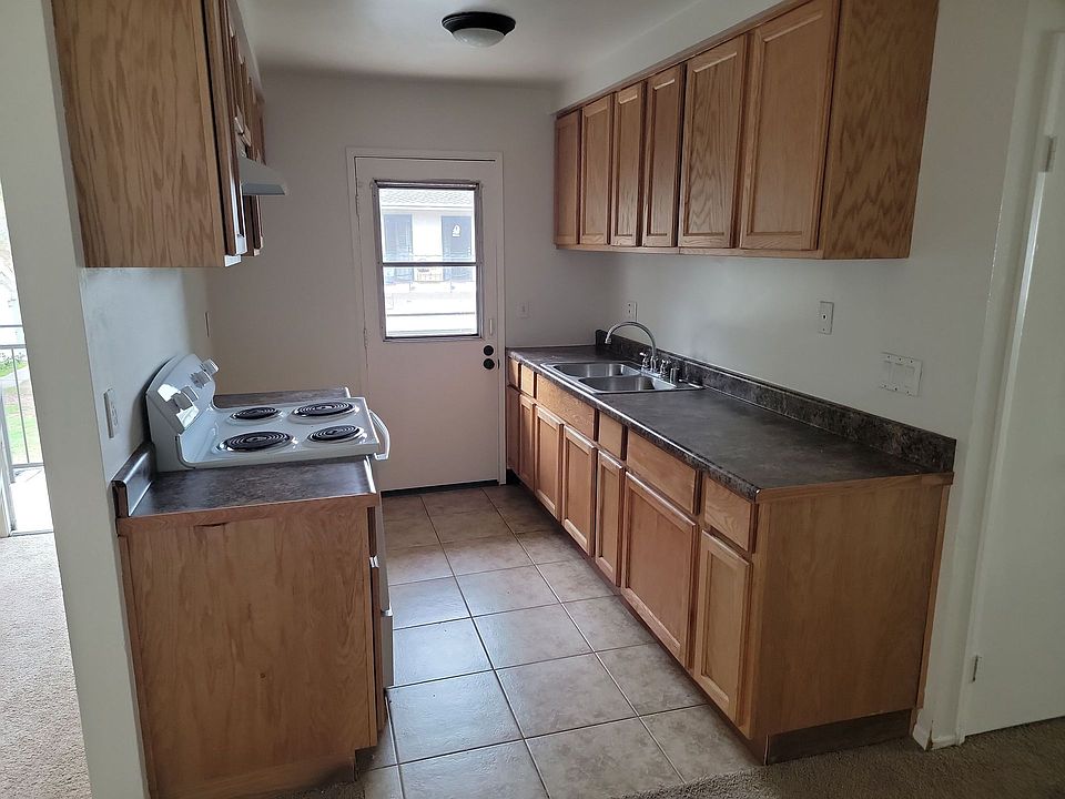 2nd image of 715 W Hemlock St