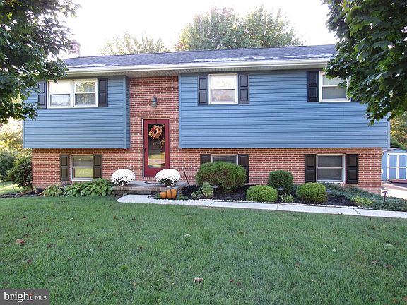 2nd image of 132 Jameslee Dr