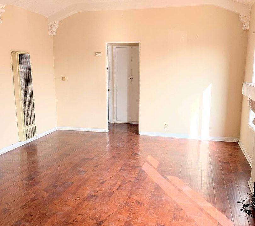 1st image of 515 W 82nd St