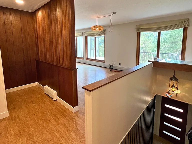 198 Kelly Rd E — Photo 5