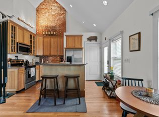 26 Phelps Rd, Middletown, RI 02842