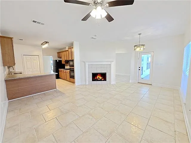 407 E Redbud Dr — Photo 4
