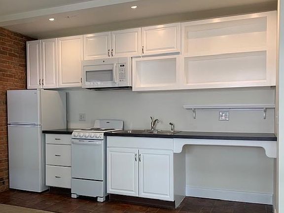 Kitchen renovation with brand new appliances!