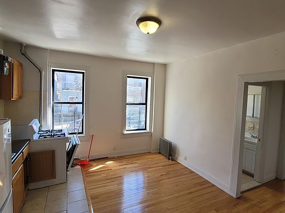 3rd image of 3281 Hull Ave APT 3