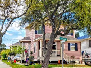5301 Avenue R, Galveston, TX 77551
