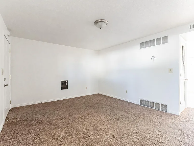 180 E 100 N #2 — Photo 14