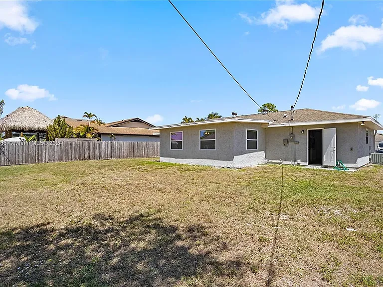 170 NW Curry St — Photo 10