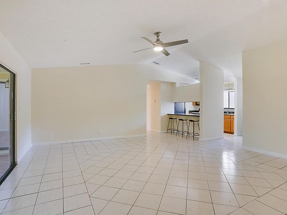 2nd image of 34 Kensington Ln