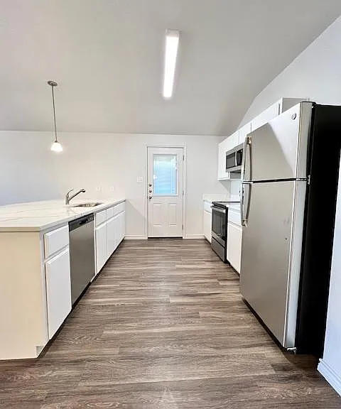 110 Dolphin Dr #A — Photo 3